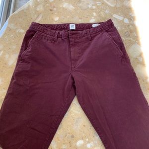EUC Men’s Slim Cut Gap Burgundy Khaki Pants 32x32